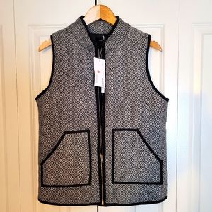 Merokeety herringbone quilted puffer vest size M.